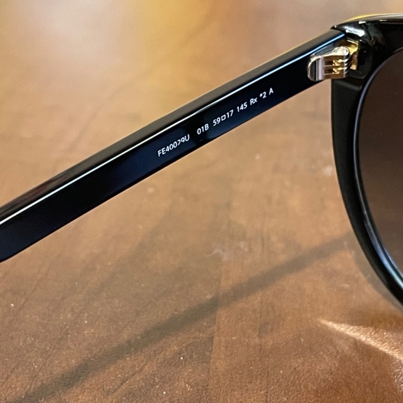 Fendi Sunglasses FE40029U - Picture 6 of 10
